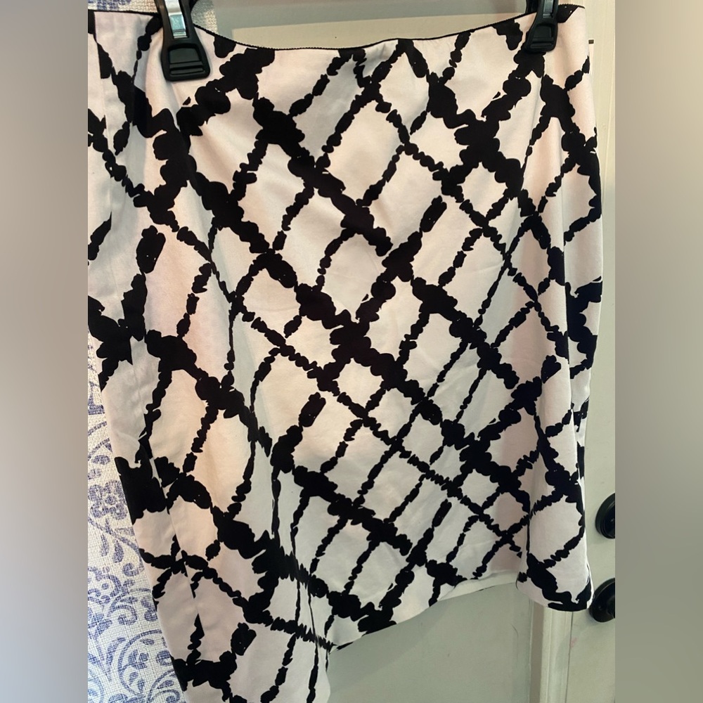 White House Black Market skirt, black & white print. Size 10